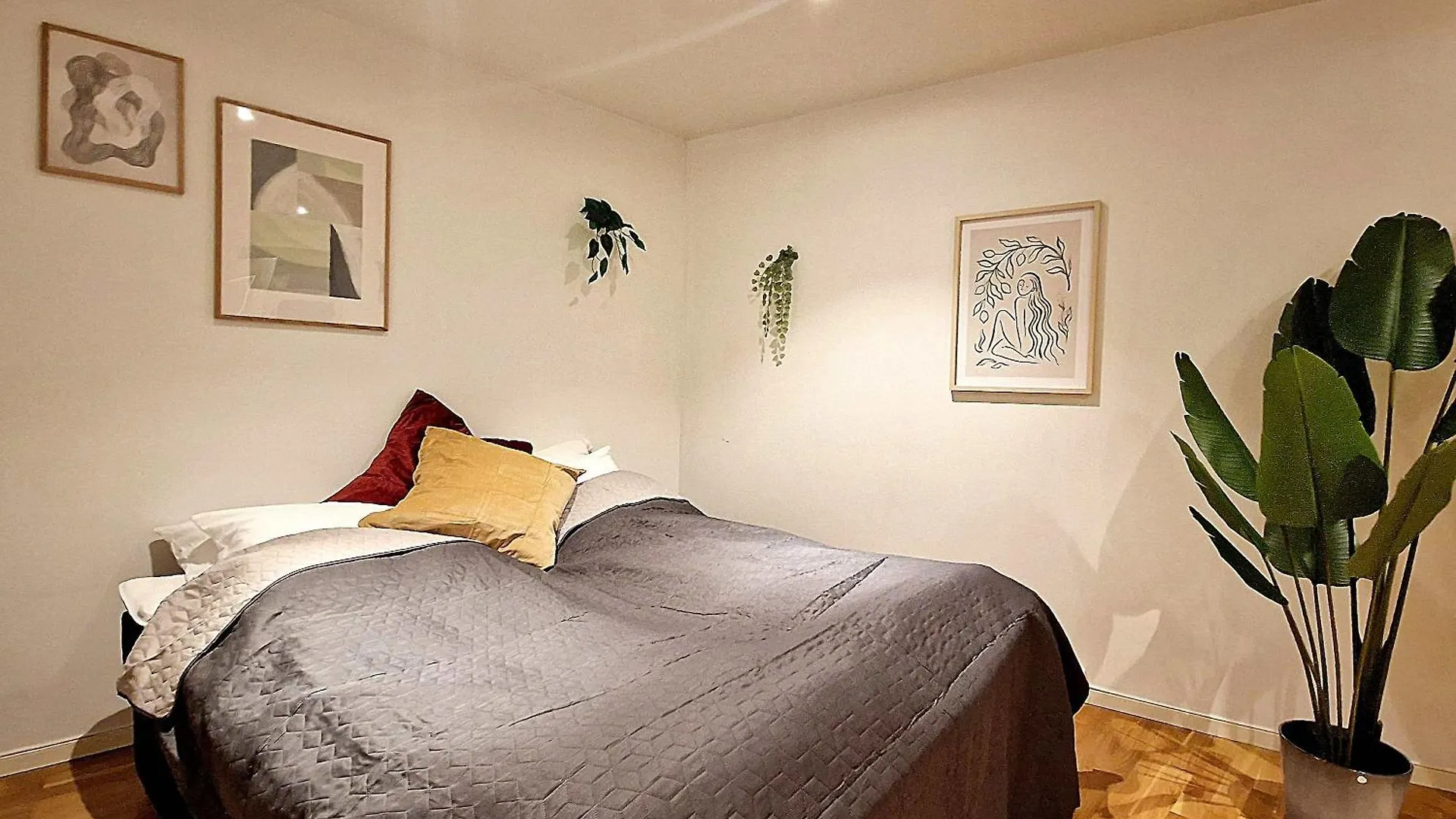 City Center Retreat With King Bed 베르겐 아파트