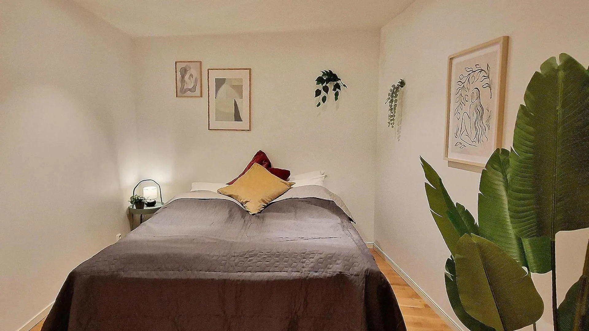 City Center Retreat With King Bed 베르겐
